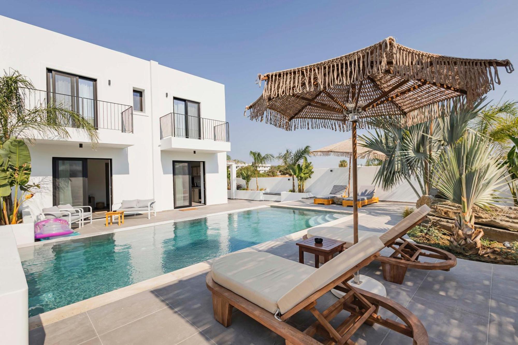 Kouros Exclusive Hotel & Suites - Adults Only ฟาลิรากี ภายนอก รูปภาพ